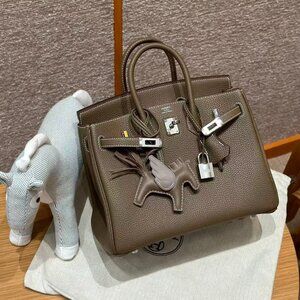 Classic Hermes Bag: A Stylish and Versatile Choice for Elegance